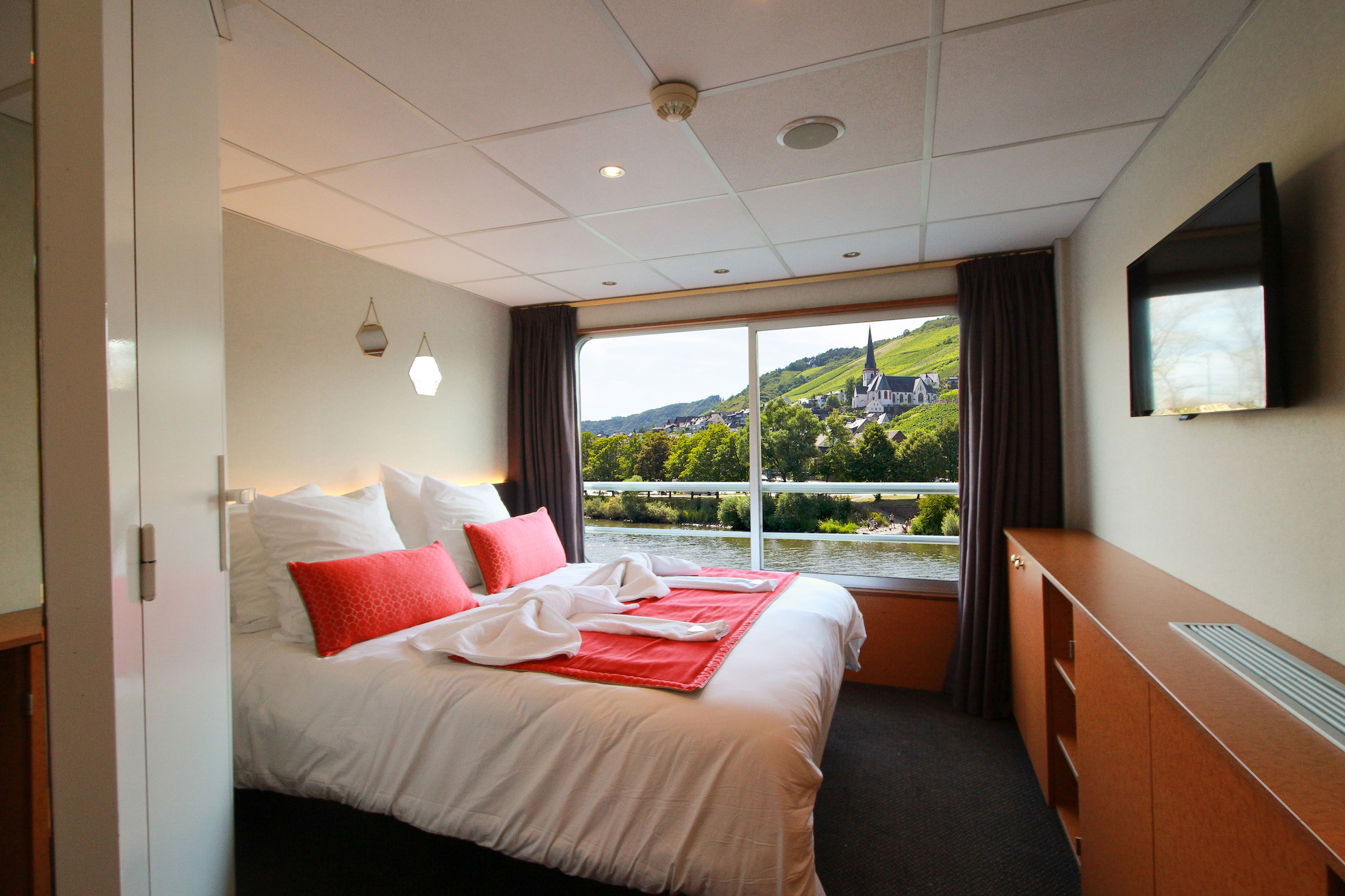 CroisiEurope MS Europe Cabin 8.jpg